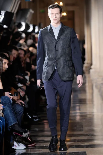 Look 16
